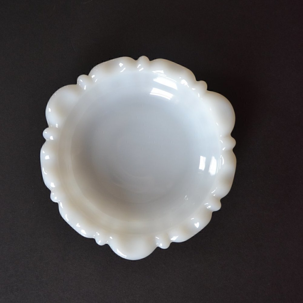 Vtg Milk Glass  Ashtray/Dish
